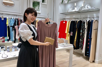 Action 11 マルイのレンタルドレス Dreni でオンライン接客がスタート Recent Action この指とーまれ 丸井グループ Maruigroup Website