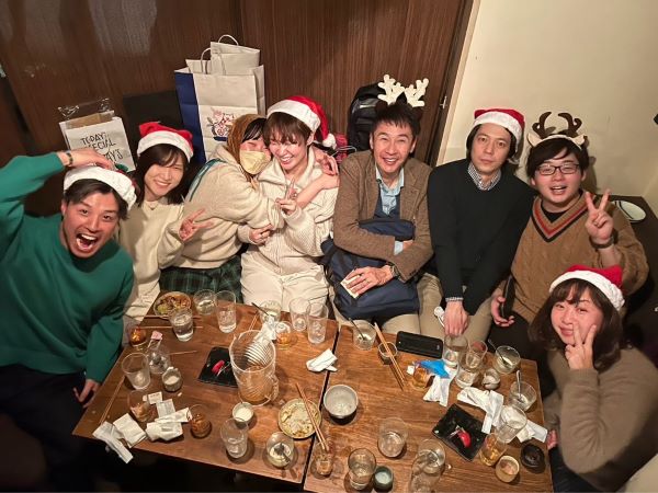 当時の採用課メンバーでクリアスマス.jpg